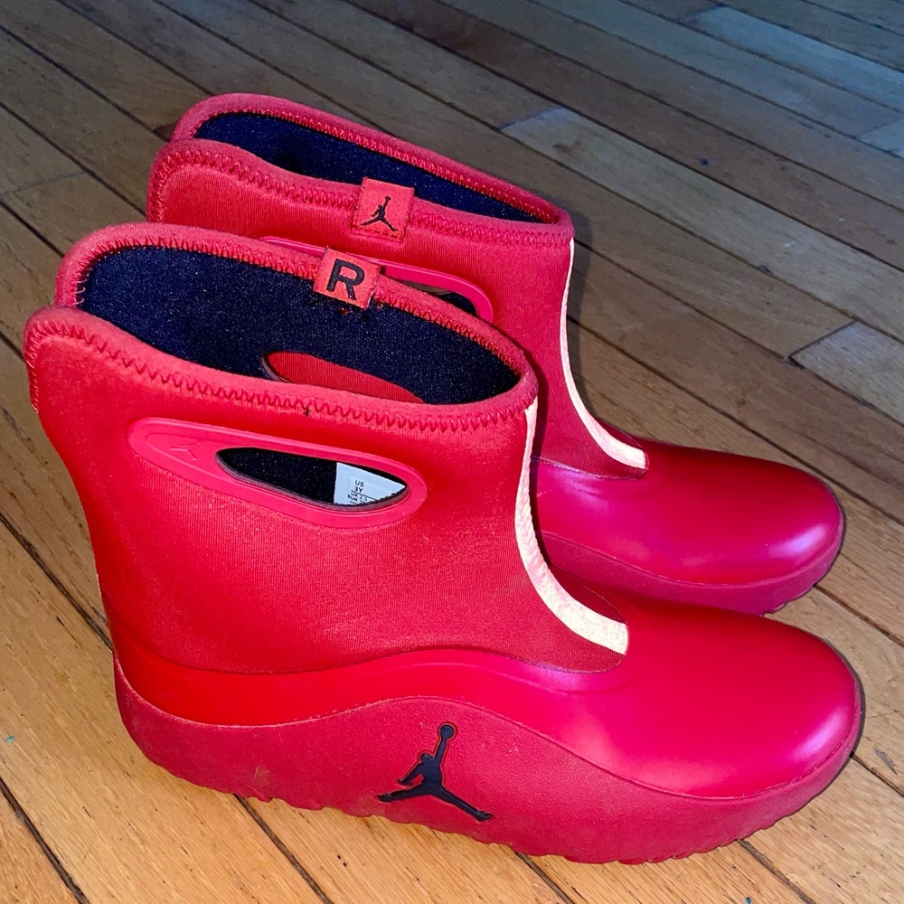 JORDAN RAIN BOOTS SZ 3